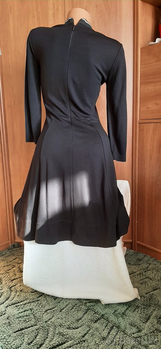 Nové černé šaty Calvin Klein S - 8