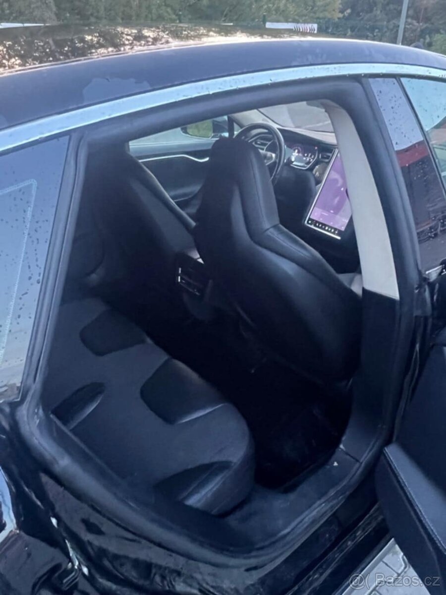 Tesla model S - 8
