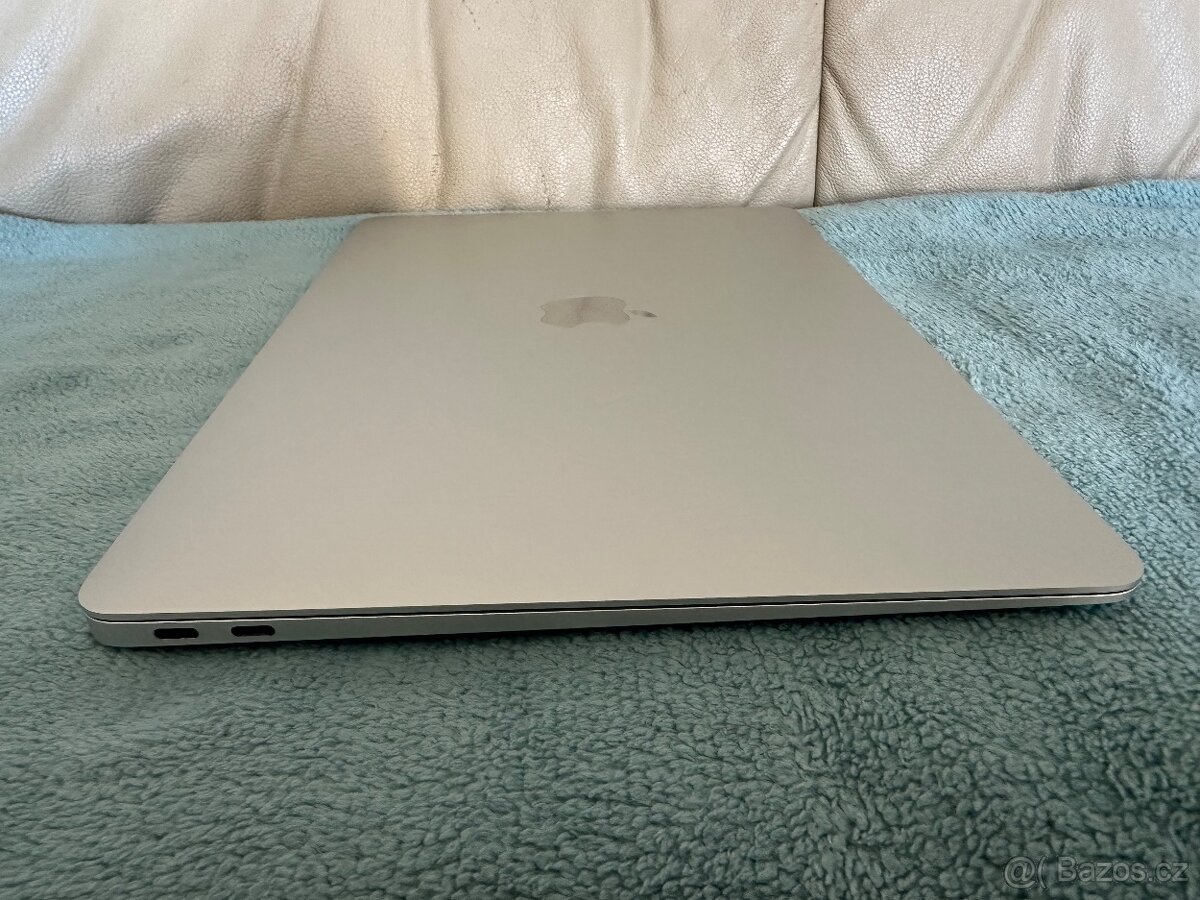 MacBook Air 2020 - i5 - na opravu / díly - 8