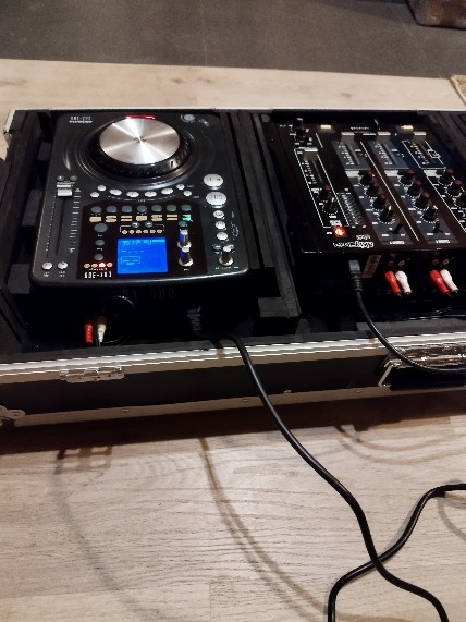DJ case + DJ controller + CD player - 8