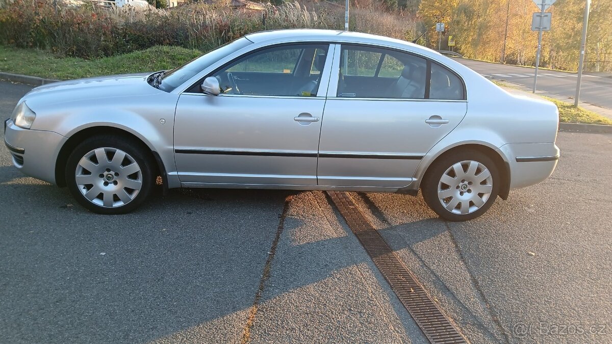 Škoda Superb V6 2.8 190 koní MANUÁL, ex vládní bez koroze - 8
