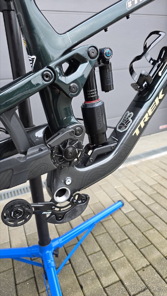 Trek slash gen6 L - 8