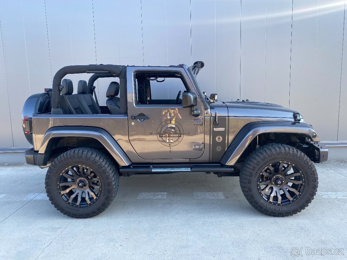 Jeep Wrangler 75th Anniversary Edition - 8