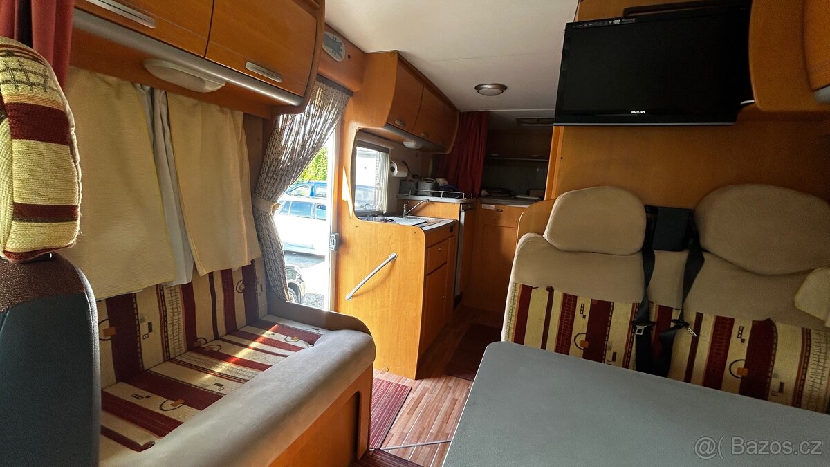 Elliot Garage P - Karavan - 8