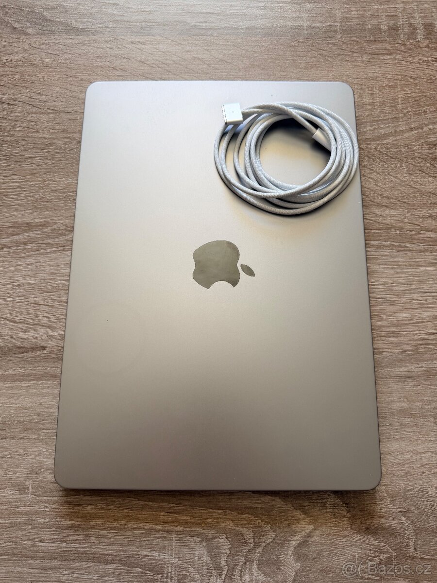 MacBook Air M3, 16GB RAM / 256GB SSD - 8