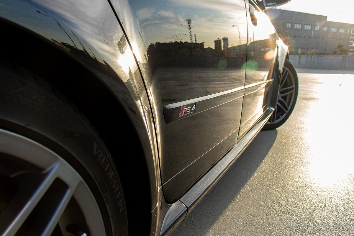 Prodám Audi RS4 - 8