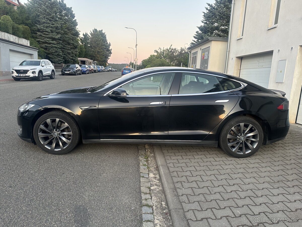 Tesla model S, P85, nabijeni zdarma - 8