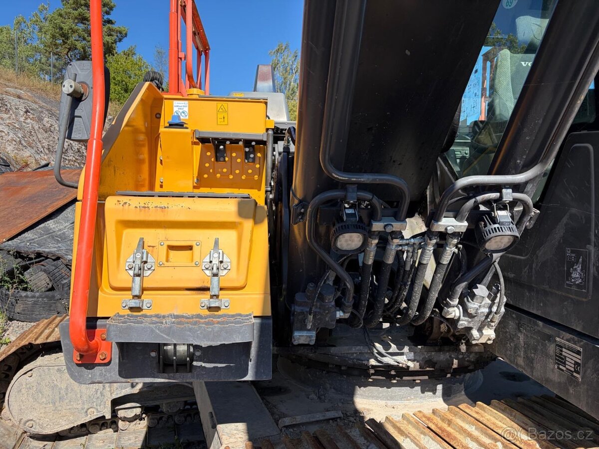Pásový bagr Volvo EC 220 EL - 8