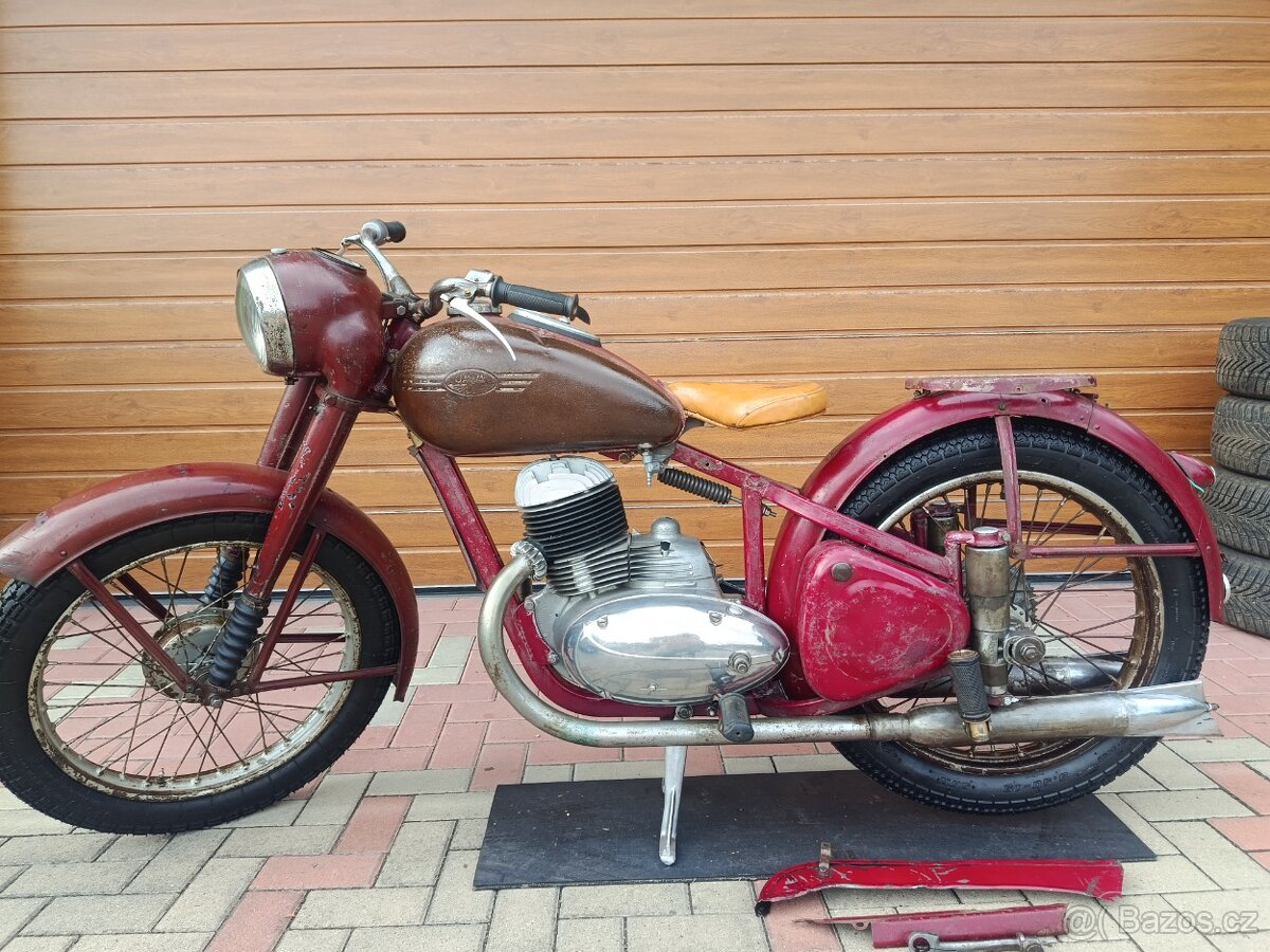 Jawa pérák 250 - 8