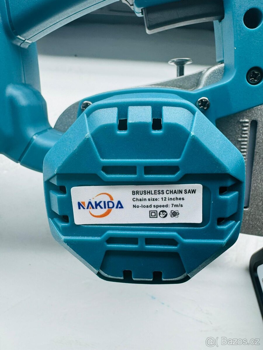 Aku pila 12” s automatickým mazáním + 2x baterie - 8