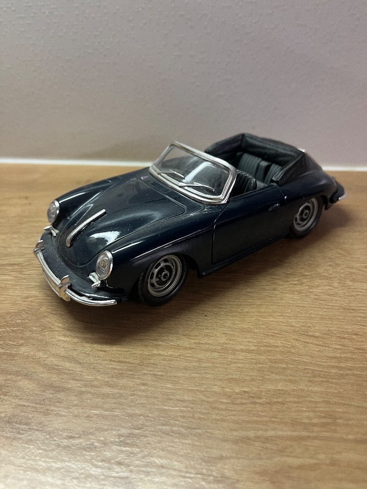 Auta 1:24 Bburago - 8