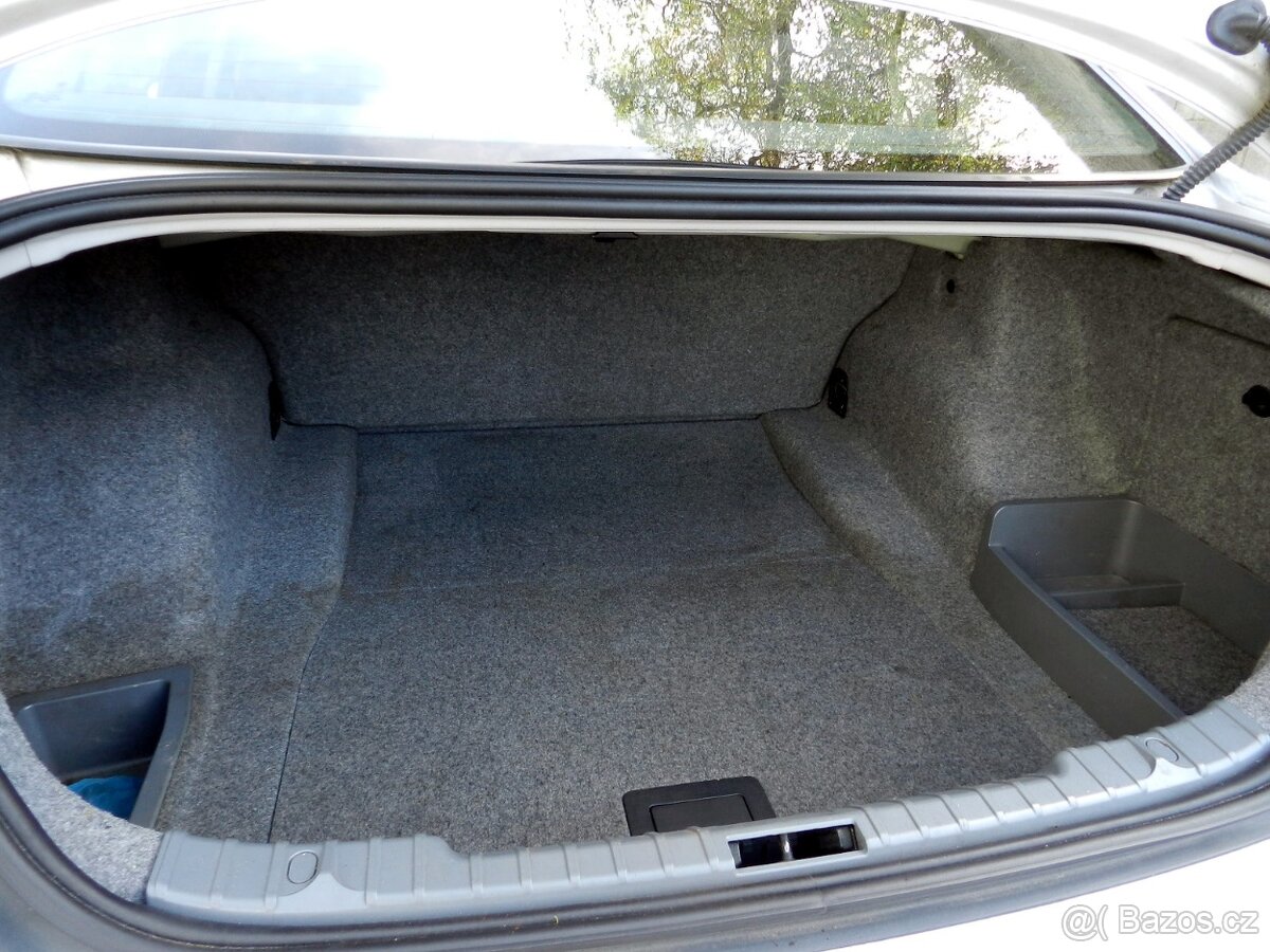 BMW 320i E90 110 kW r.v. 2006 - 8