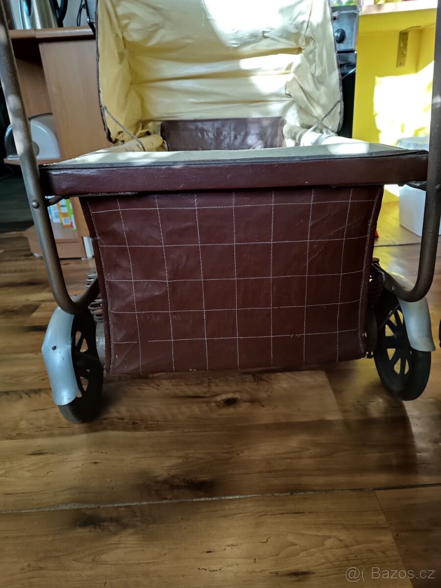 Starožitný kočárek - 8