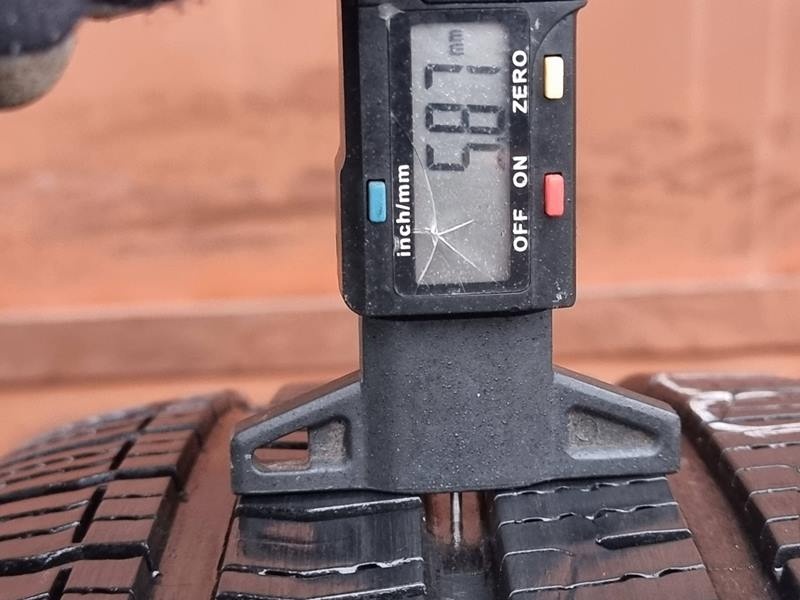 Celoroční Dunlop 225/55/17 - 8