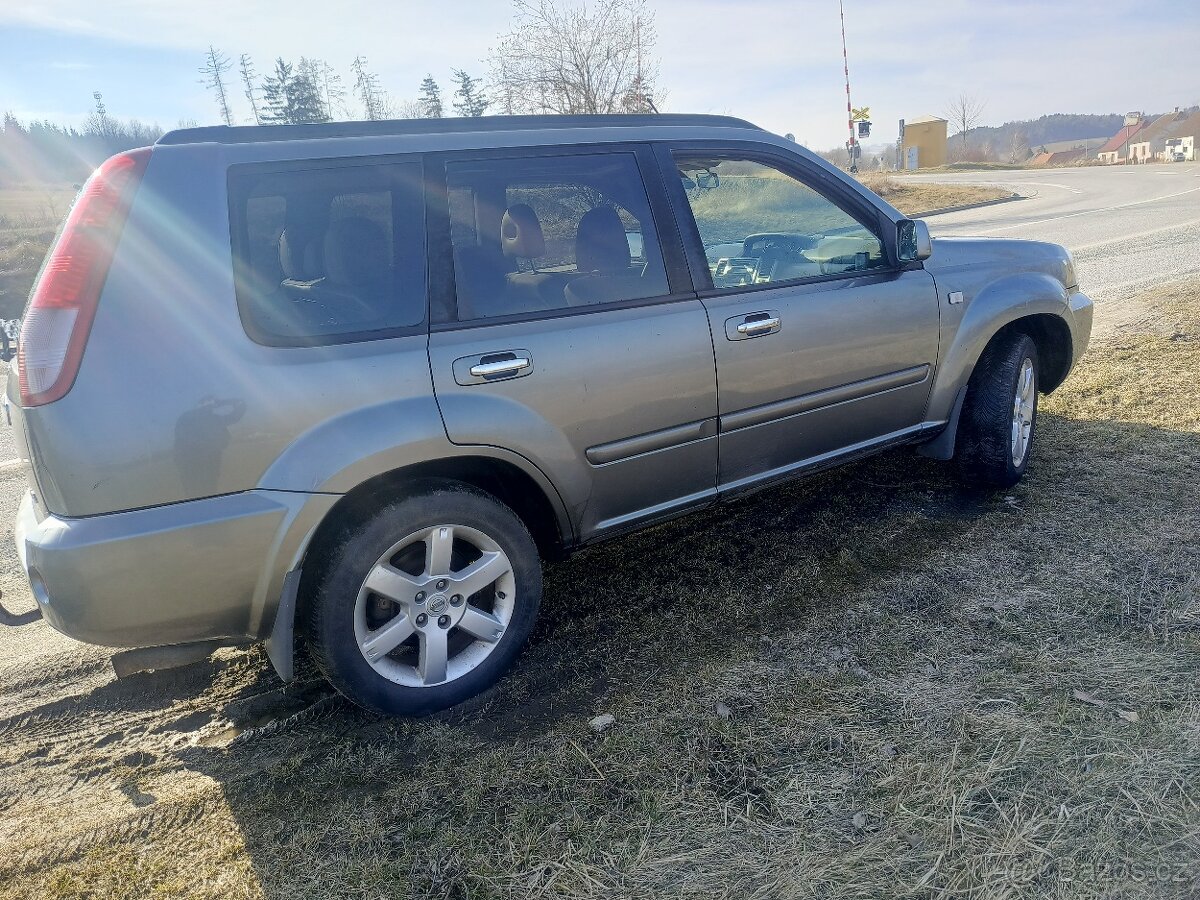 Nissan X-Trail 2.2dci 100kw 4x4 - 8