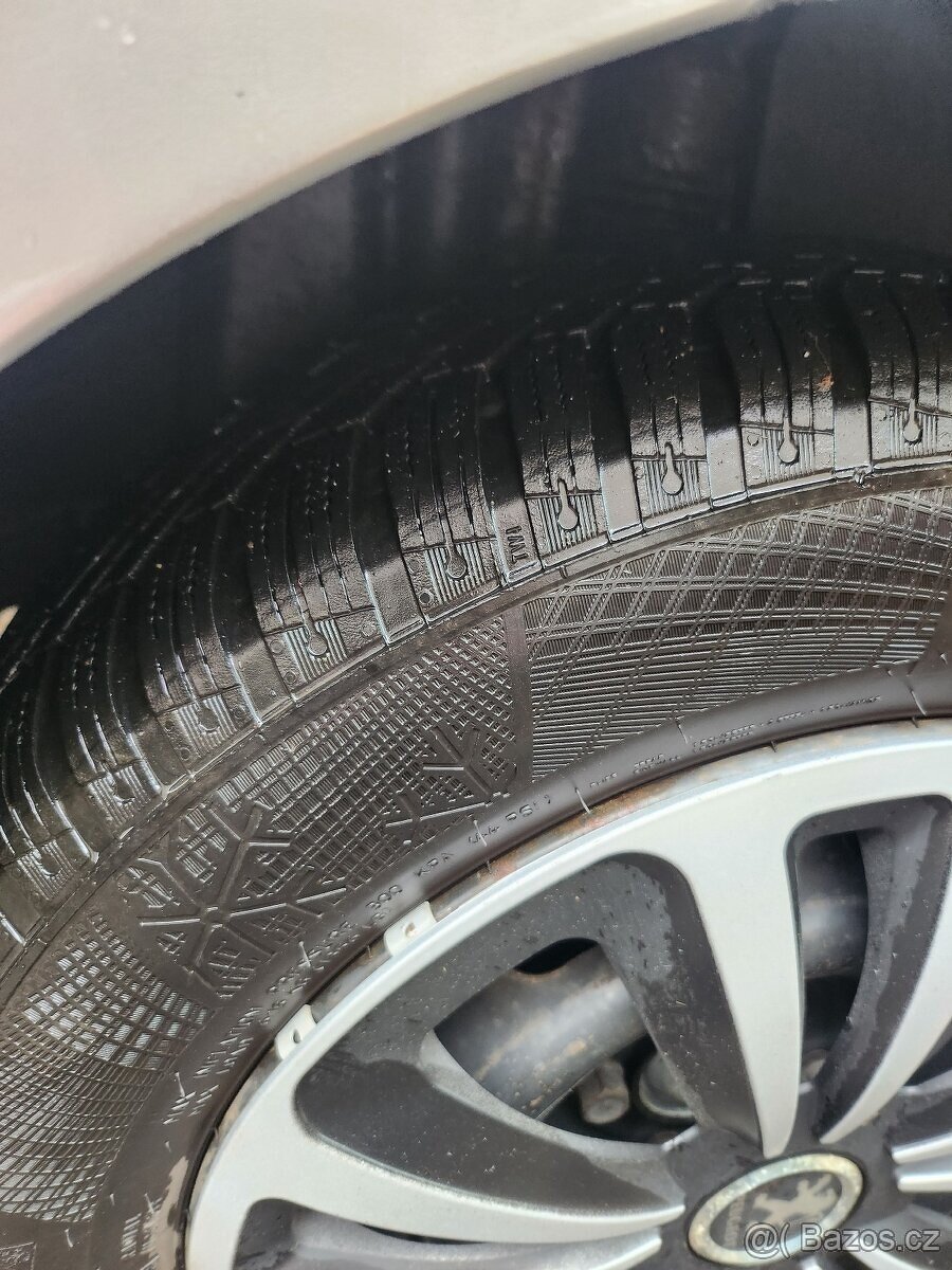 Peugeot 307 2.0hdi 66kw rok 2003 nová stk,zimní pneu,tažné - 8