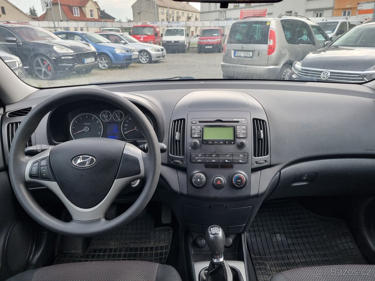 HYUNDAI i30 1.4i 80KW R.V.2011/1.MAJITEL - 8