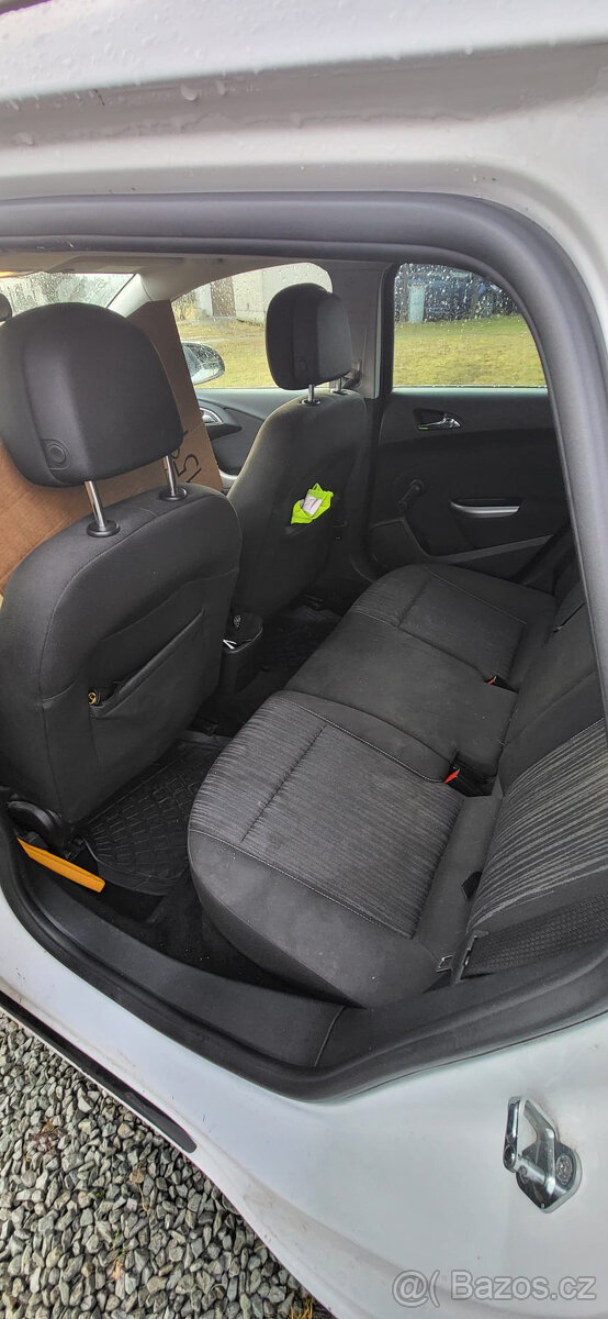 Opel Astra r.v. 2011 - 8