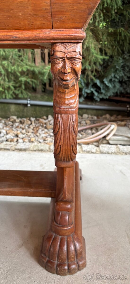 Historický vyřezávaný stůl - 8