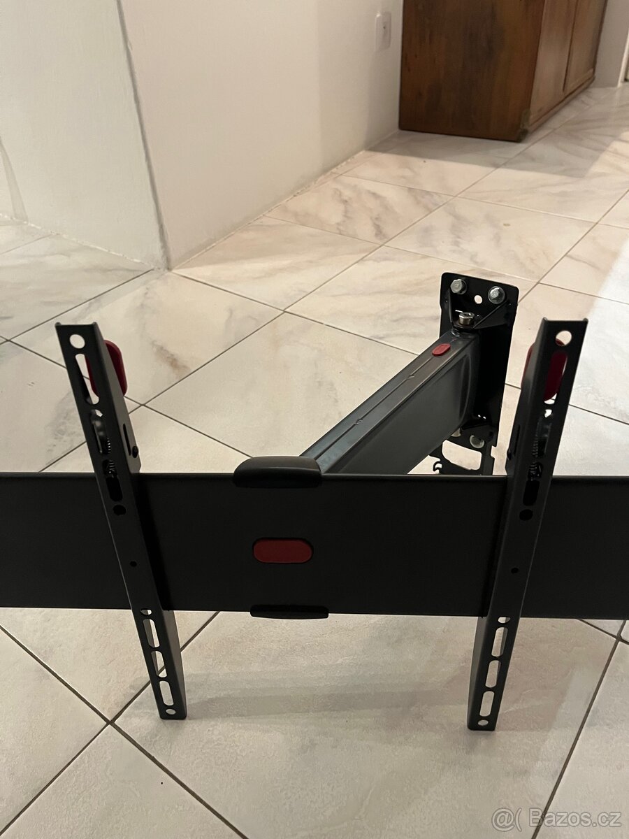 40" LG ULTRA HD 4K TV - 8