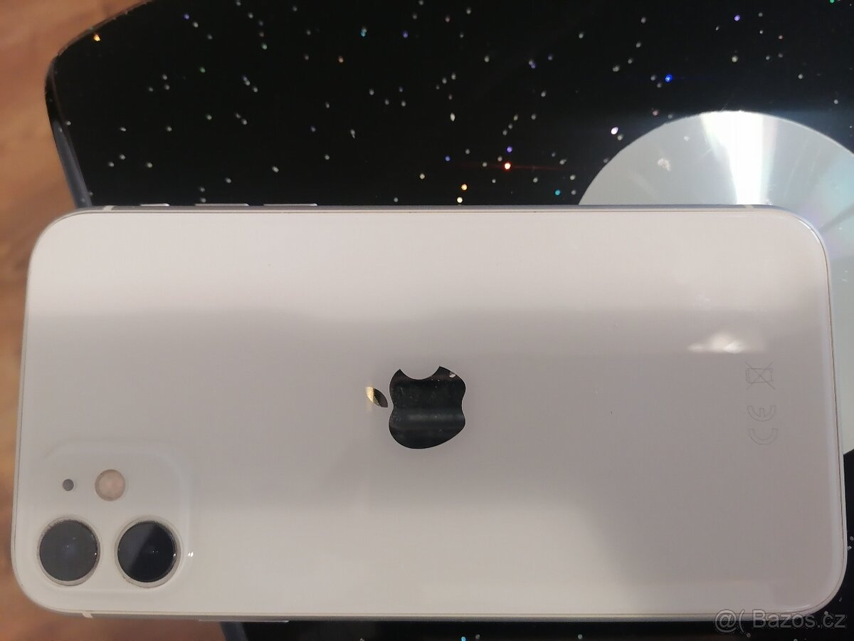 Prodám Apple iPhone 11 64gb - 8