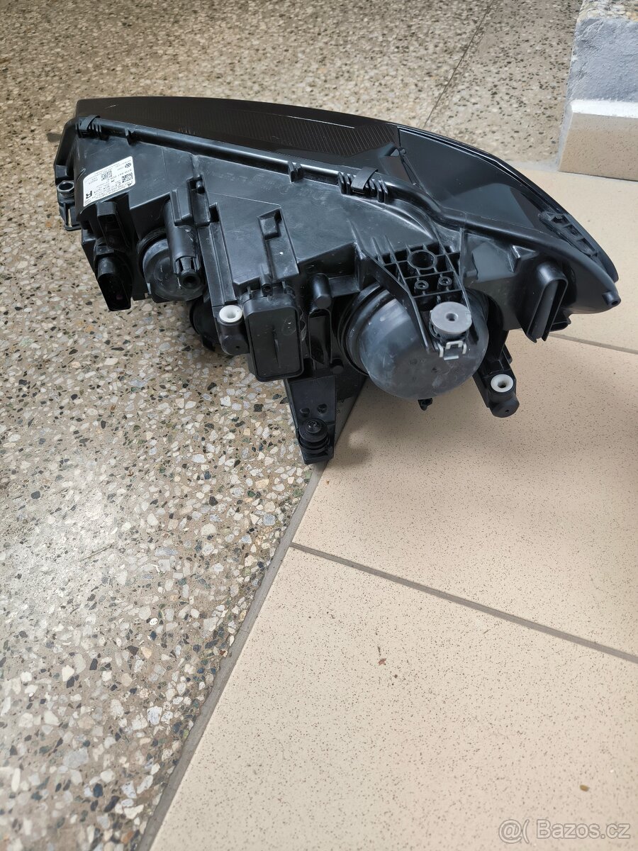 Světlo VW Touran 5tb - 8