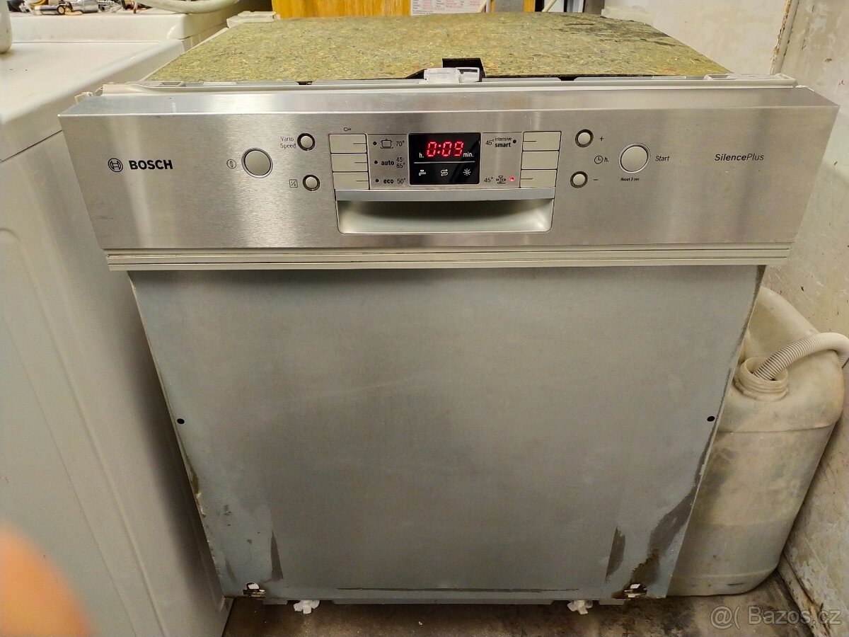 Prodám vestavnou myčku Bosch 60 cm Dovezu - 8