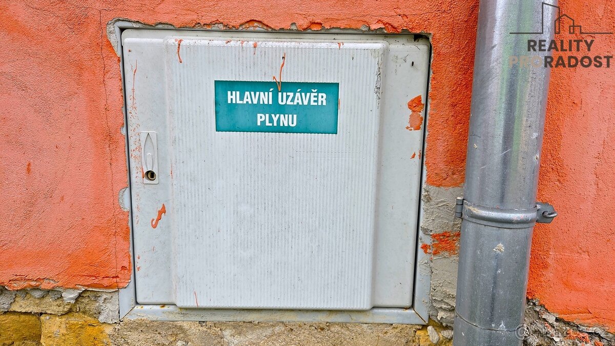 REZERVOVÁNO Prodej rodinného domu 3+1 k demolici, studna, p - 8