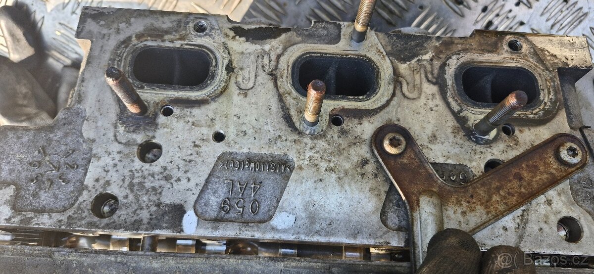 Hlava motoru hlava valcu audi A6 4F 3.0 tdi - 8