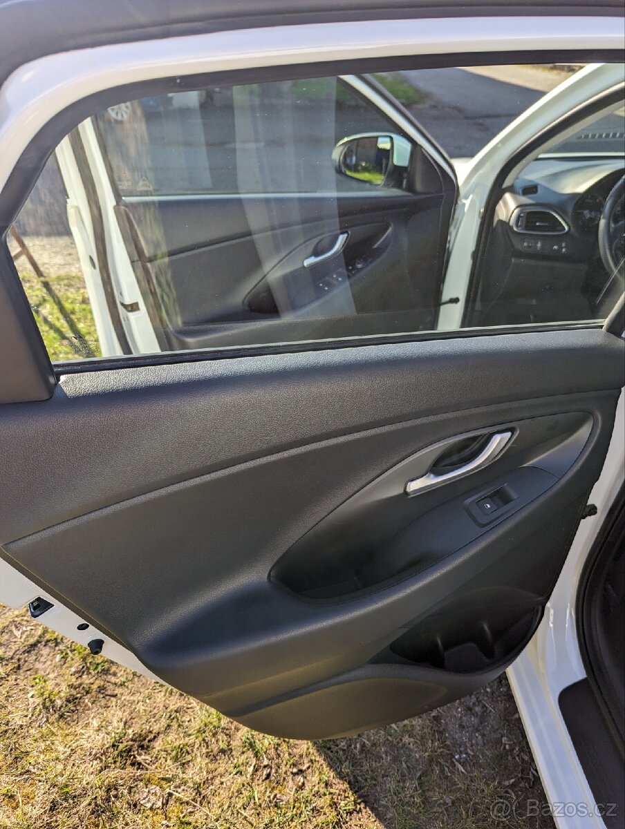 Hyundai i30 fastback - 8