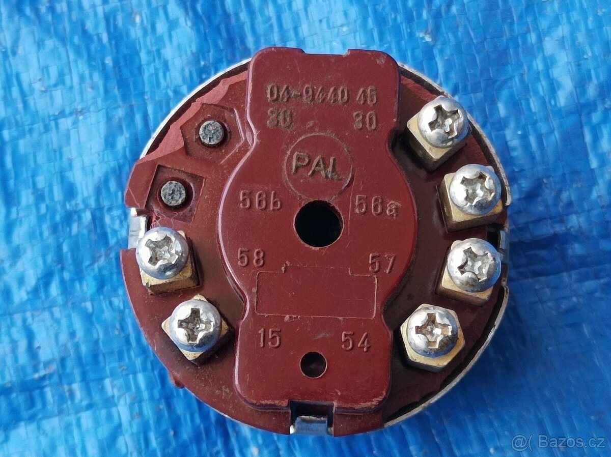 Spínací skříňka PAL se dvěma klíčky - 8