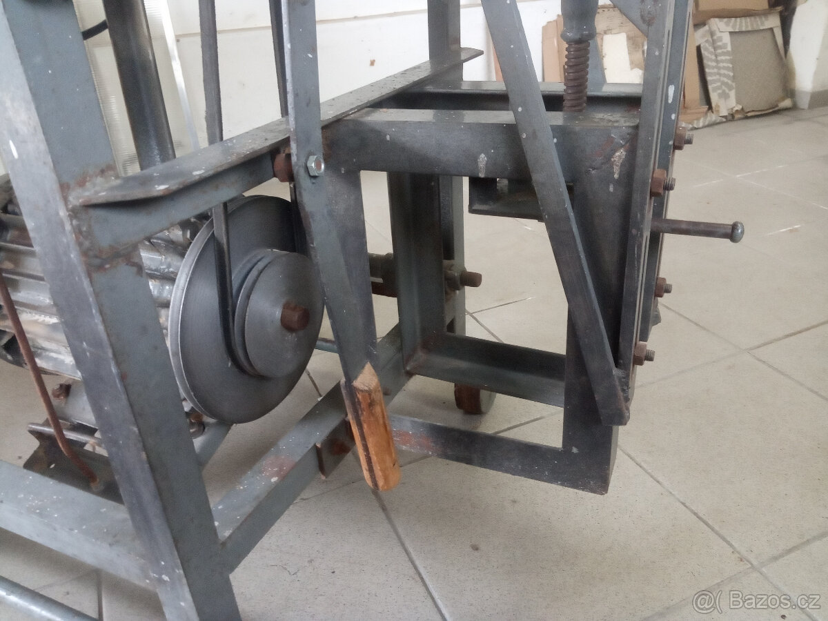 Cirkulárka s dlabačkou - 8