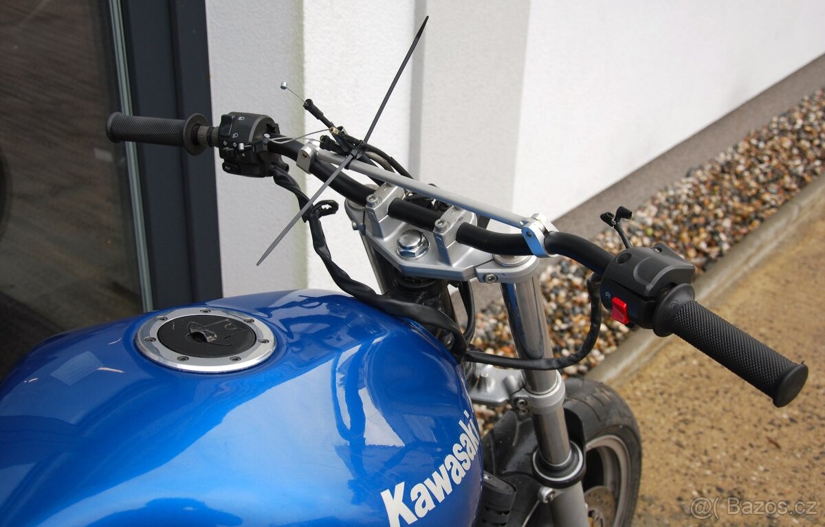 Kawasaki ZR-7 - 8