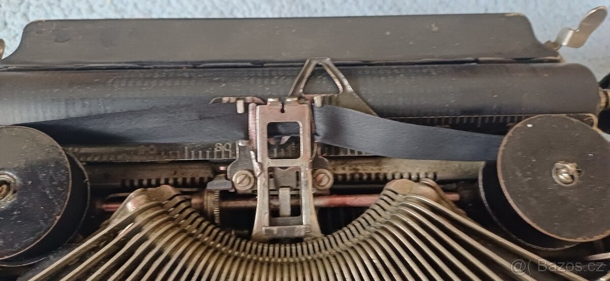 Psací stroj Remington Portable - 8
