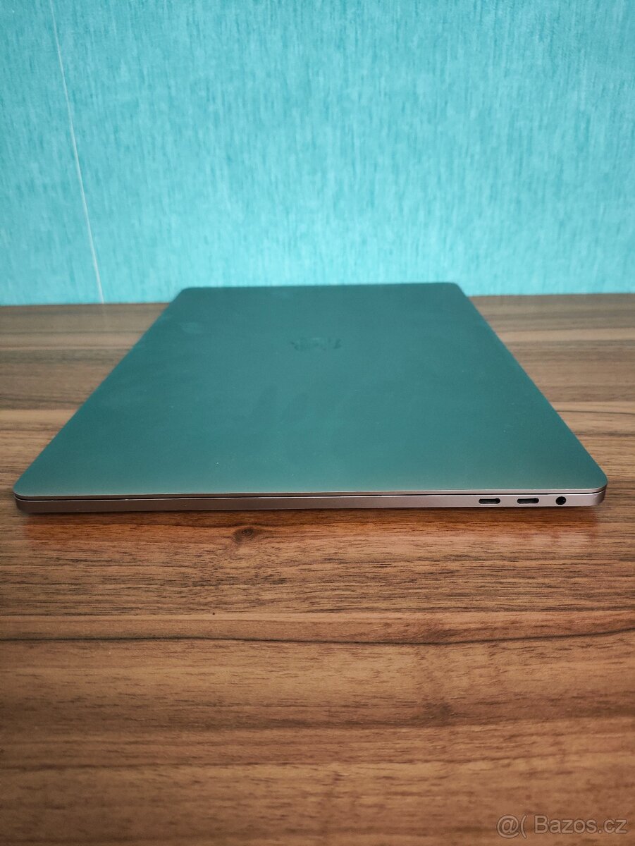 MacBook Pro 15 2016 | i7 • 16GB • 256GB SSD - 8