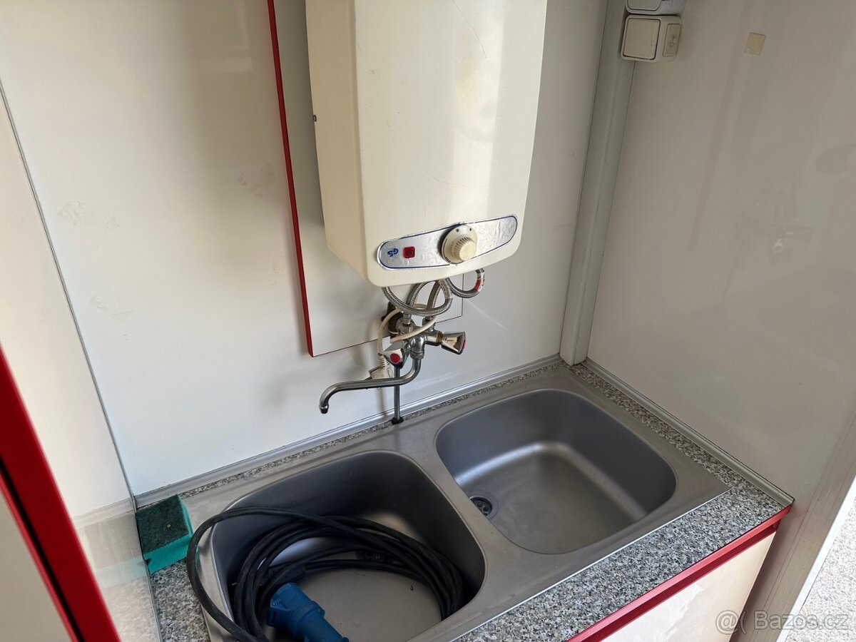 Polcam pojazdná predajňa 2004 VIN 022 - 8