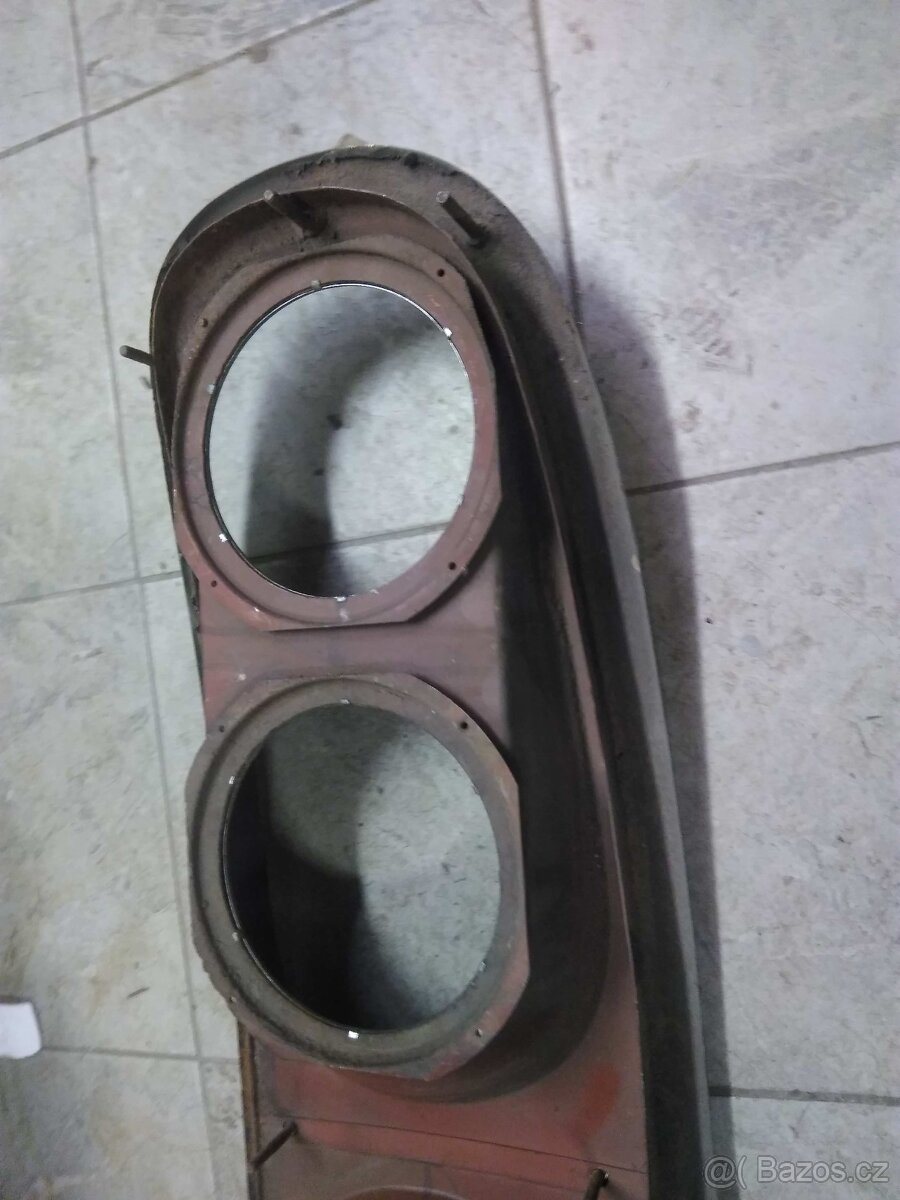 Přední maska z rámečkem Tatra 603. - 8