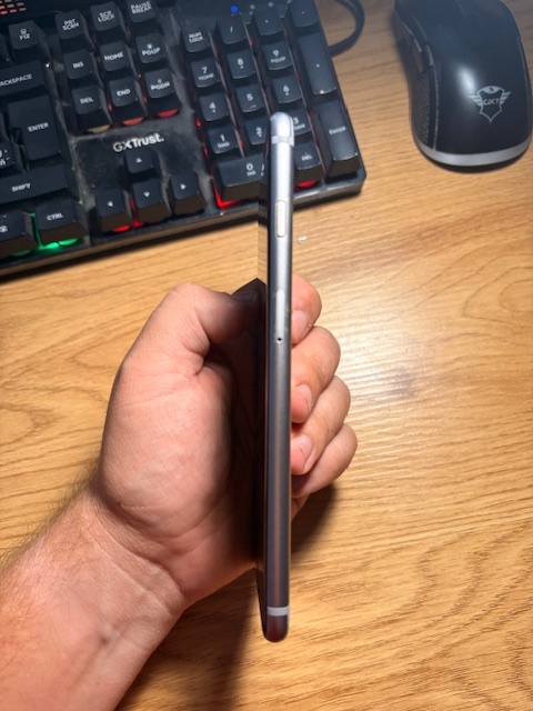 Apple iPhone 6s Plus 64GB - 8