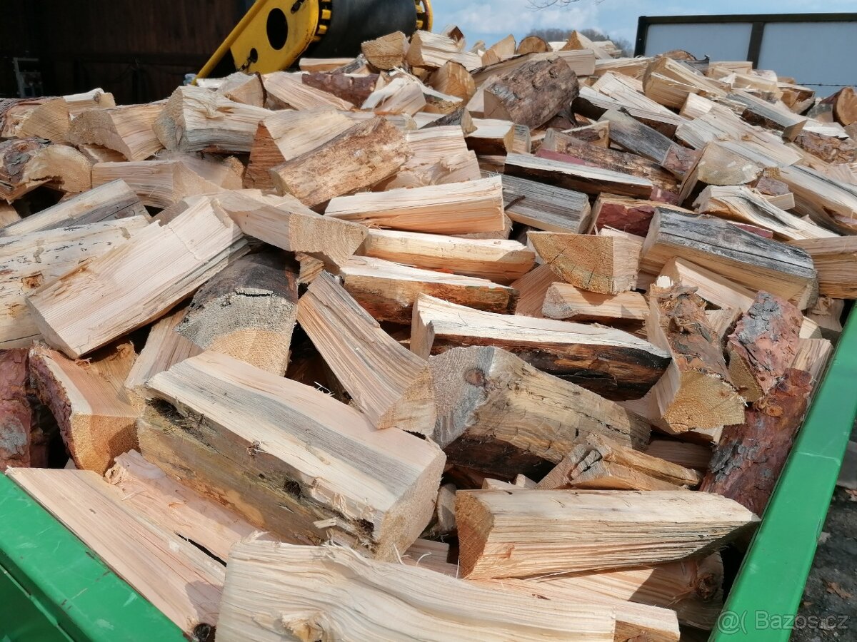 Suché palivové dřevo naštípané - 8