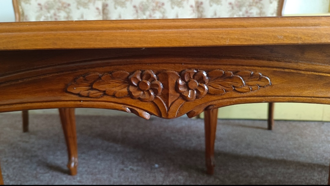 Starožitný řezbovaný nábytek - 8