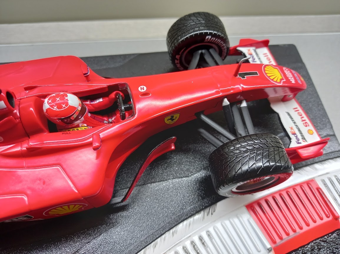 F1 FERRARI F2001 2001 KING OF RAIN SCHUMACHER HOTWHEELS 1:18 - 8