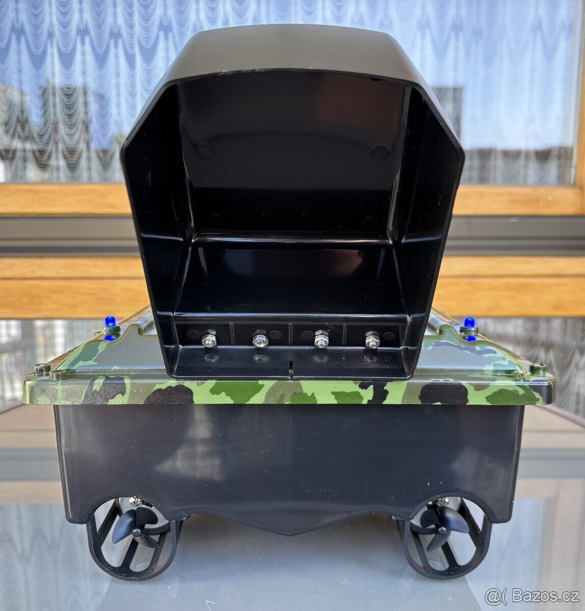 Loďka na ryby s integrovanou baterií MASKÁČOVÁ - 8