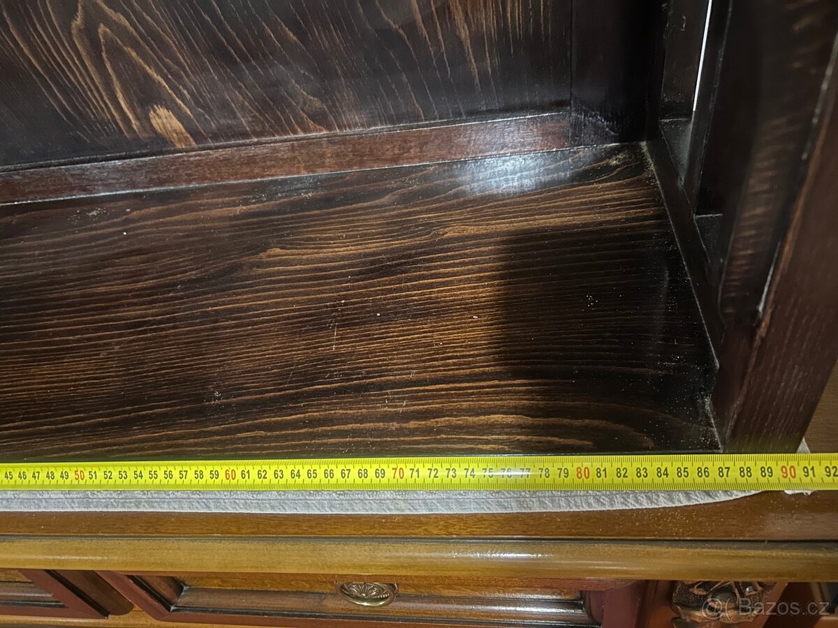 Krásná vitrína s vitrážemi elegantní kus - 8