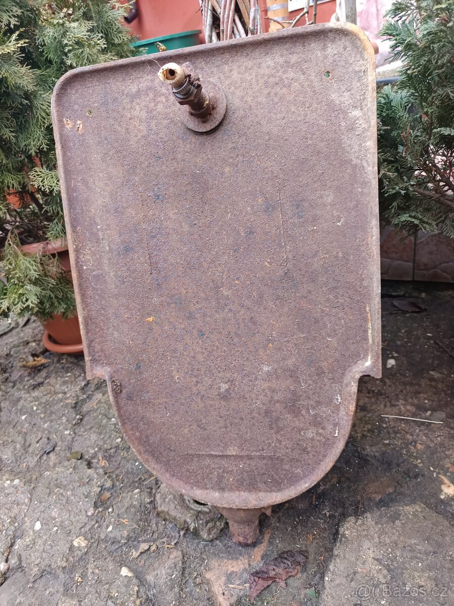 Stará litinová výlevka - 8