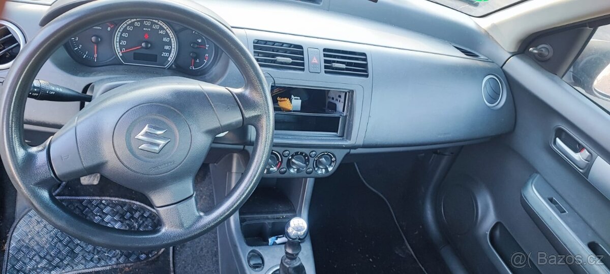 Suzuki Swift 1.3 - 8