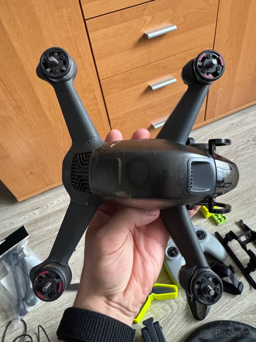 DJI FPV + hromada příslušenství - 8