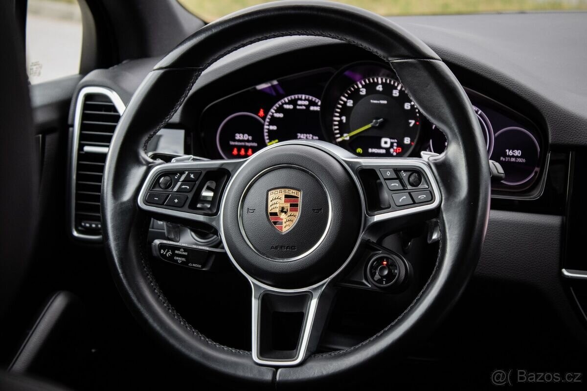 Porsche Cayenne E-Hybrid 4x4 A/T, 250kW, A8 - 8