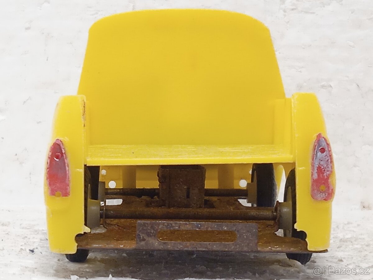 Škoda 1203 KDN Retro hračka auto na ND - 8