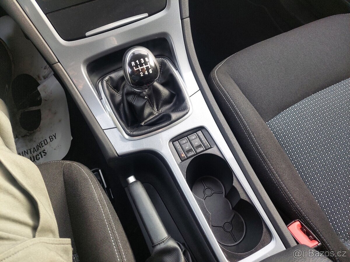 Ford Mondeo combi 2.0 TDCi 103kw m.2014 - 8