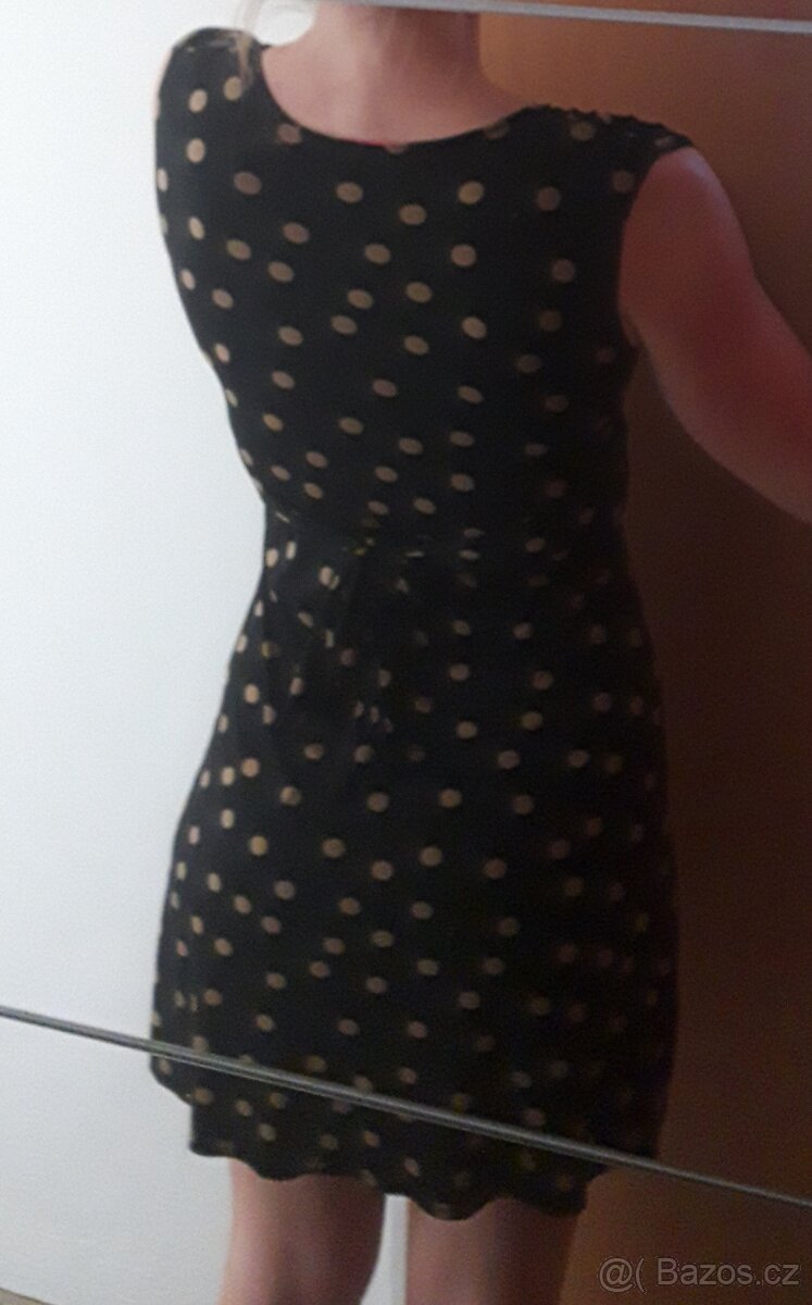 Dámské letní šaty s puntíky a hlubokym vystrihem vel. 38 - 8